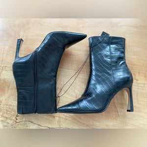 Express Faux Leather Comma Heel Booties- NWT- Sz 9